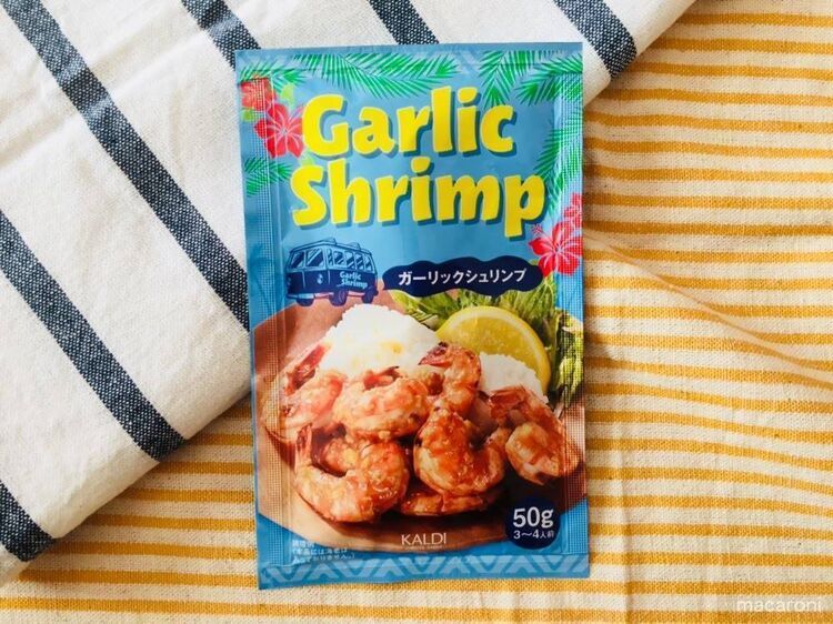 カルディのガーリックシュリンプがテーブルに置かれている