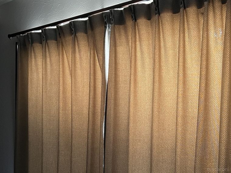 閉まっているカーテン