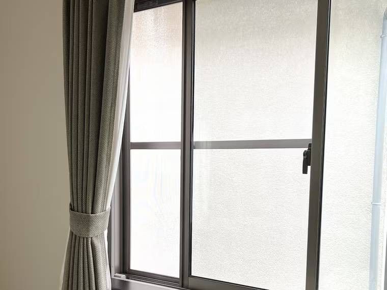 換気している窓