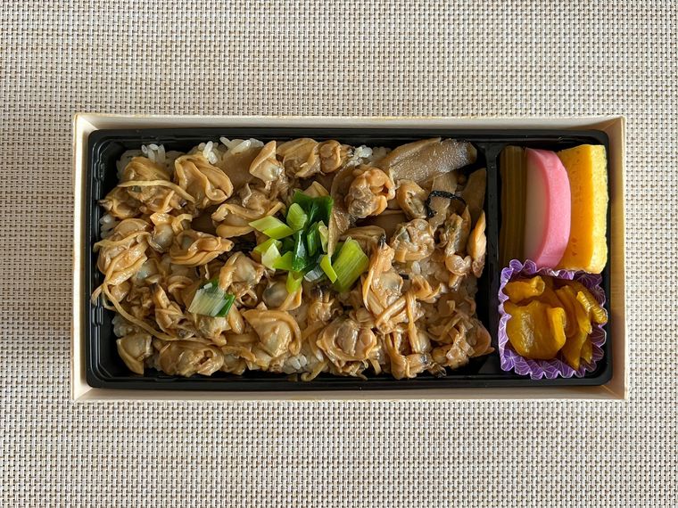 蓋を開けた深川めし弁当