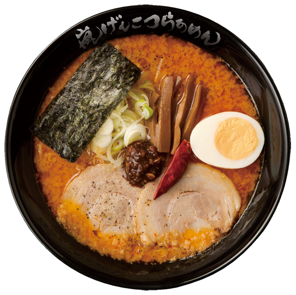 チャーシュー、メンマ、卵、海苔などがのった辛口のラーメン