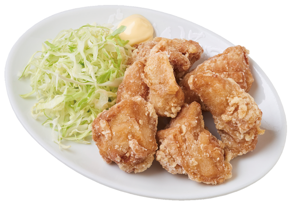 鳥のから揚げに千切りキャベツとマヨネーズが添えられている
