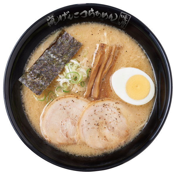 チャーシュー、メンマ、卵、海苔などがのった味噌ラーメン