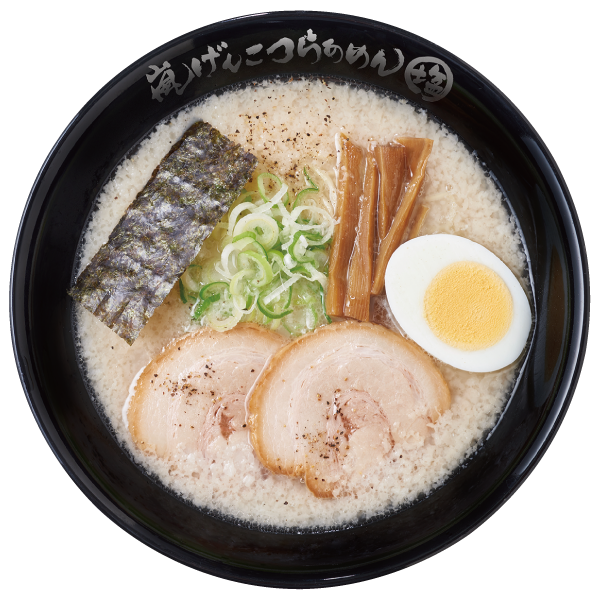 チャーシュー、メンマ、卵、海苔などがのった塩ラーメン
