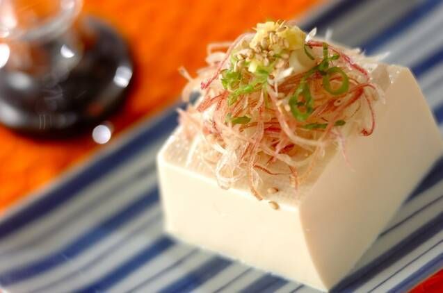 しょうがやみょうががのった薬味たっぷり冷奴