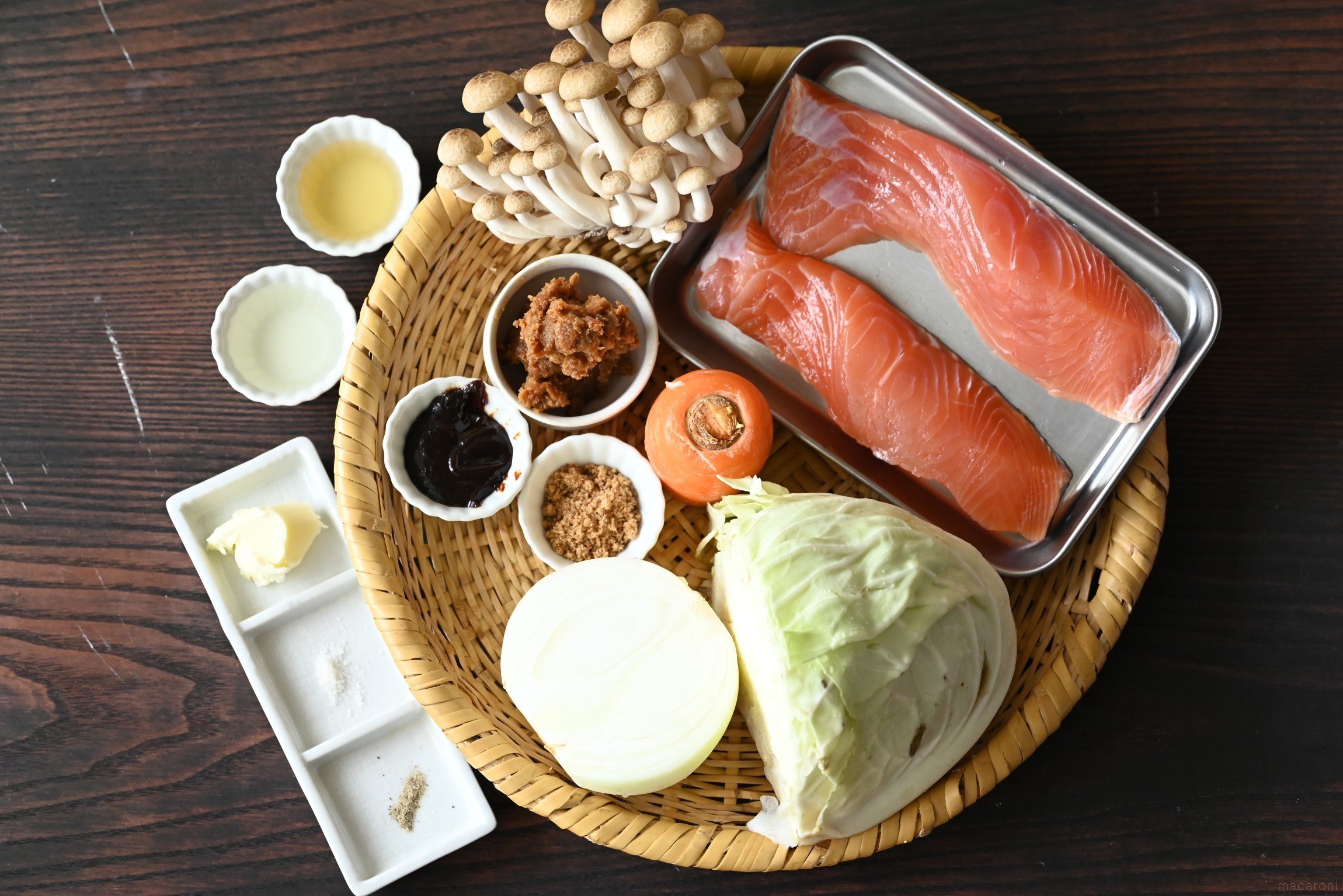 北海道名物「鮭のちゃんちゃん焼き」レシピ。濃厚みそだれで野菜が