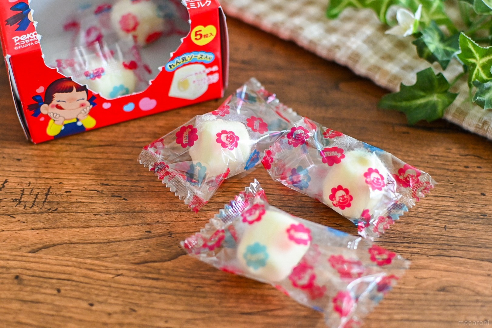 セブンだけで買える「一口ミルキーアイス」は練乳ソースが決め手！本家