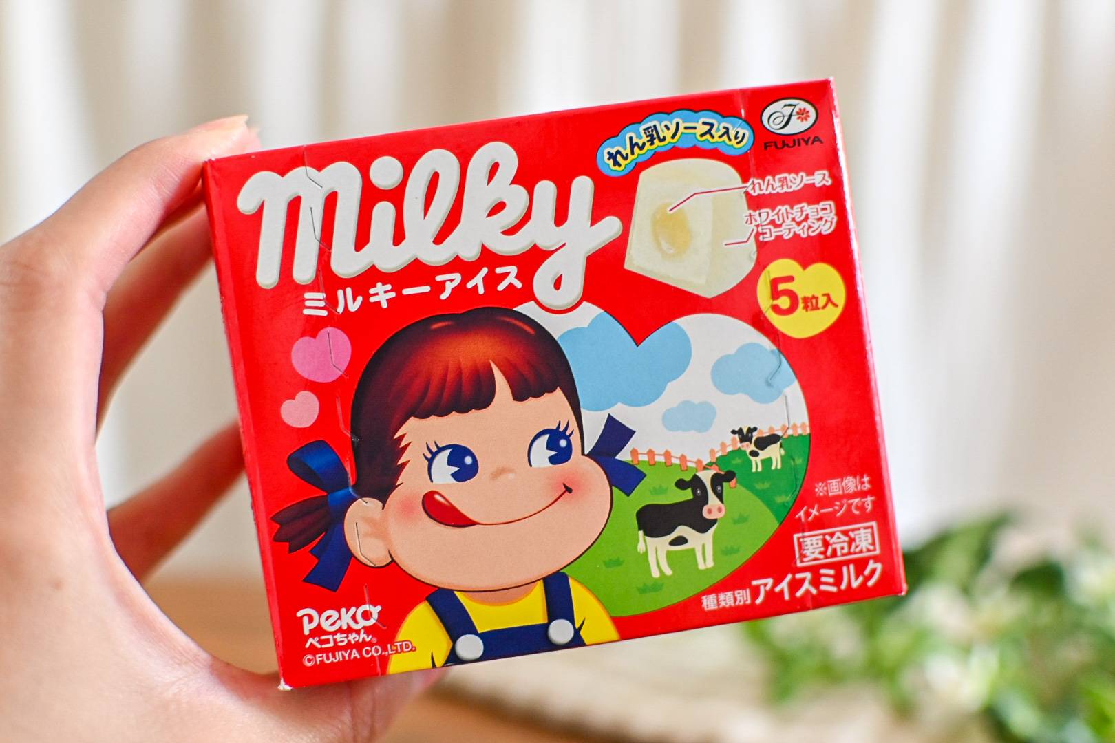 セブンだけで買える「一口ミルキーアイス」は練乳ソースが決め手！本家