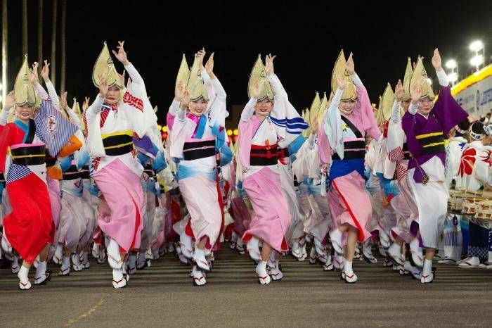 徳島の阿波踊りの様子