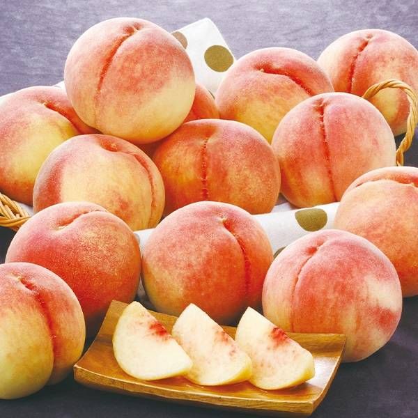 川中島白桃がたくさん置いてある様子