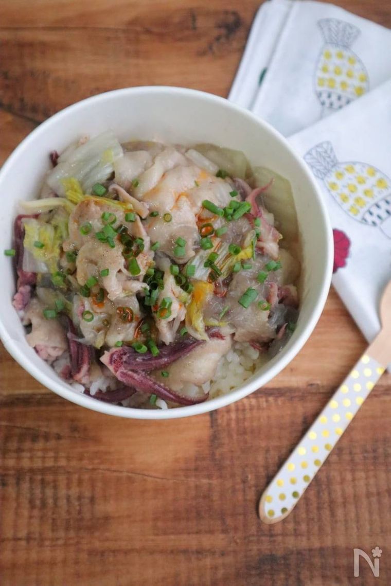 ねぎやいかが入った中華丼