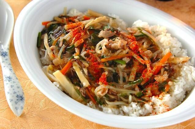 たけのこや春雨が入った中華丼