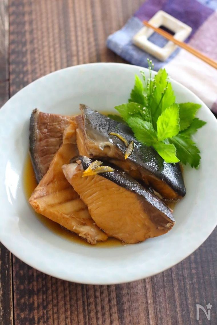 ゆずの皮がのったぶりのぽん酢煮