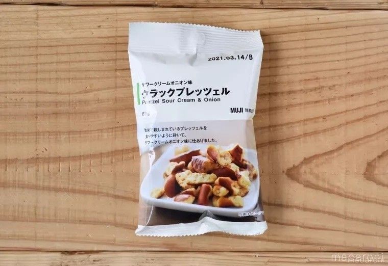 無印良品「サワークリームオニオン味 クラックプレッツェル」のパッケージ