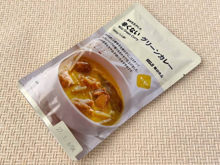 無印良品素材を生かした 辛くない グリーンカレーのパッケージ