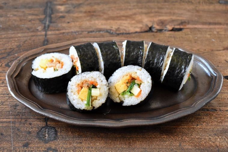 皿に盛ったキンパサムギョプサル