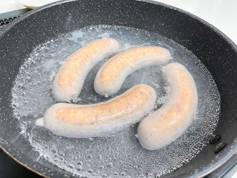 ボイルしているフランクフルト