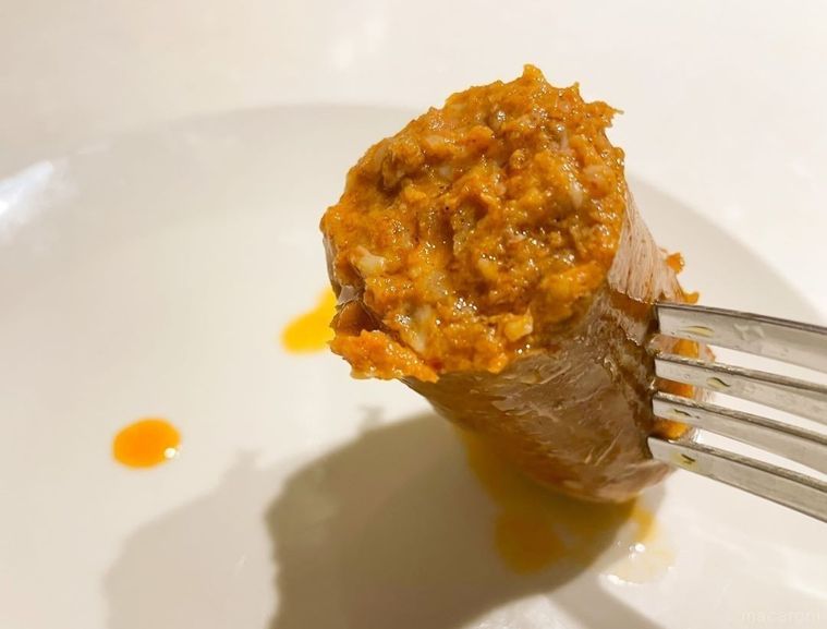 スパイシー味のフランクフルト断面