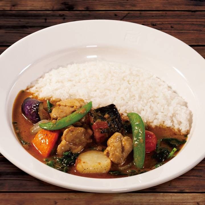 8種類の野菜とチキンが入ったスープカレー