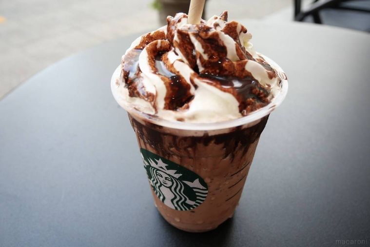 カスタムで再現したチョコレート クリーム チップ フラペチーノ