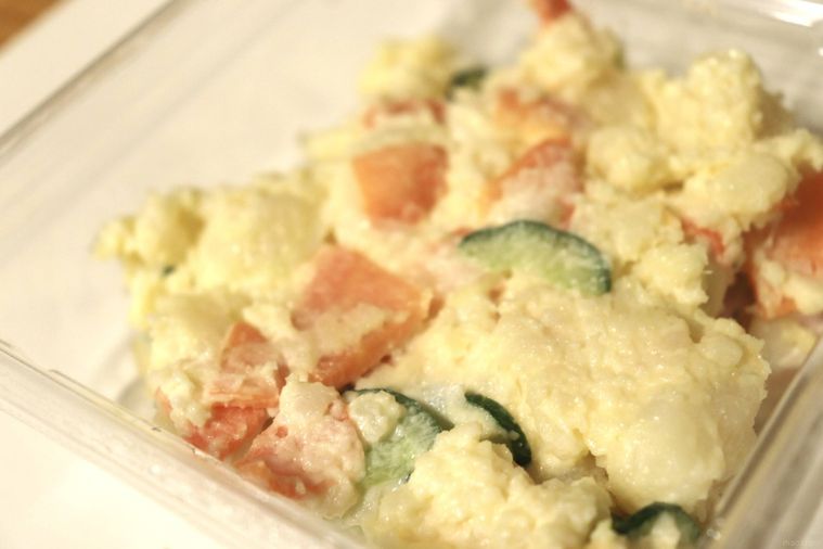 パックに入っている成城石井自家製 ポテトサラダ