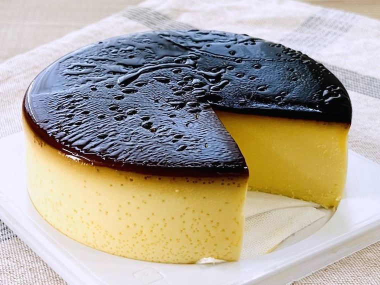 成城石井自家製 マスカルポーネのもっちりイタリアンプリンをカットした様子