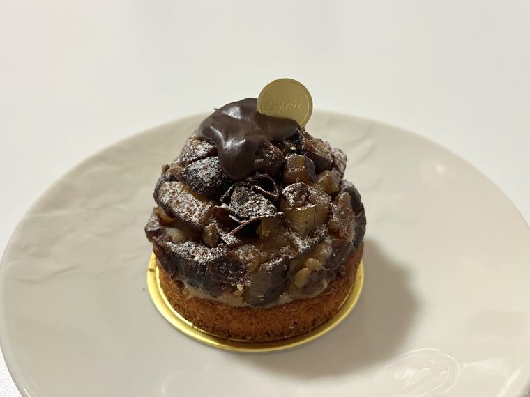 大きな栗がごろごろのったカファレルグランスタ東京店のマロンチーノ