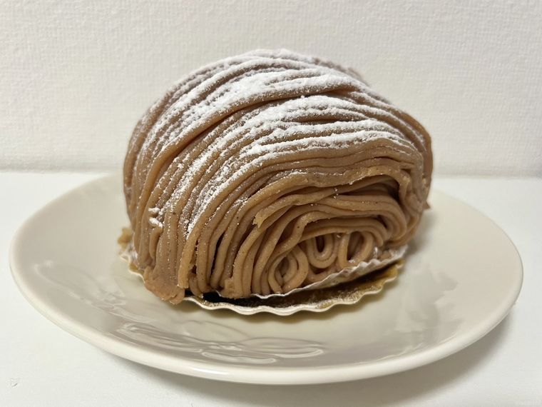 粉糖がかかったヴィロン丸の内のモンブラン