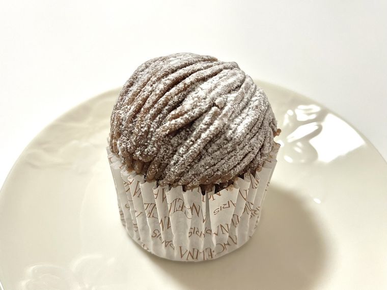 栗のクリームの層が厚いアンジェリーナ日本橋三越本店のモンブランデミサイズ