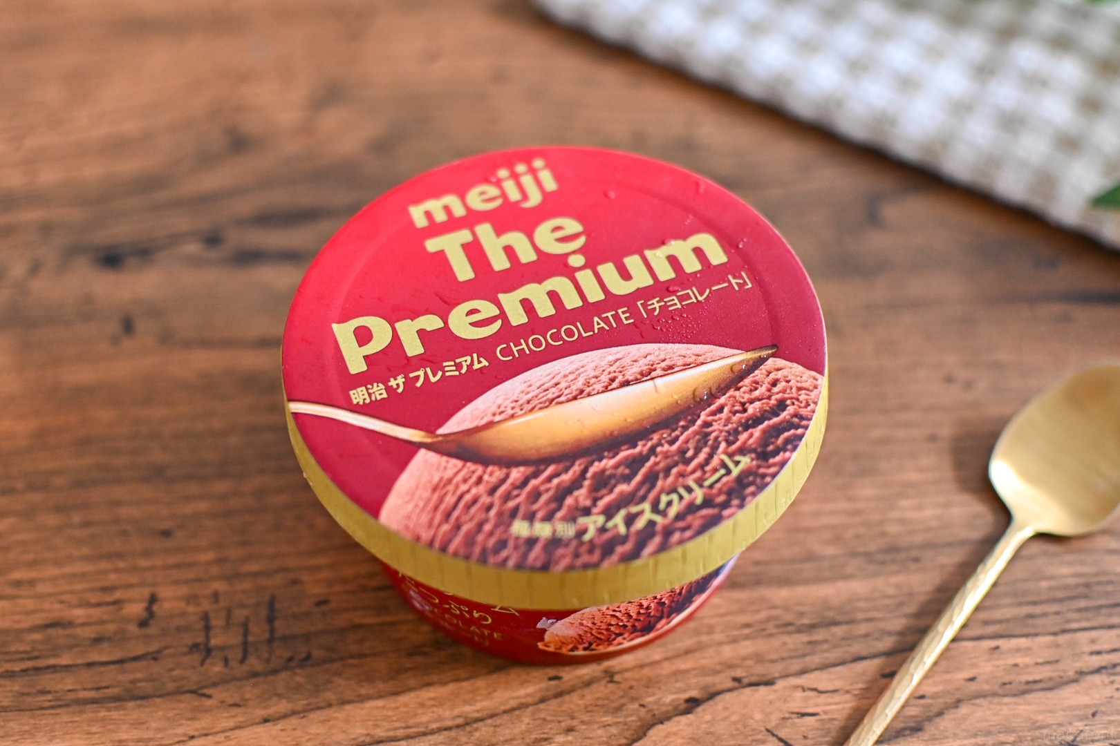 明治 The Premium」3種類を食べ比べ。「この味で大容量は贅沢すぎる