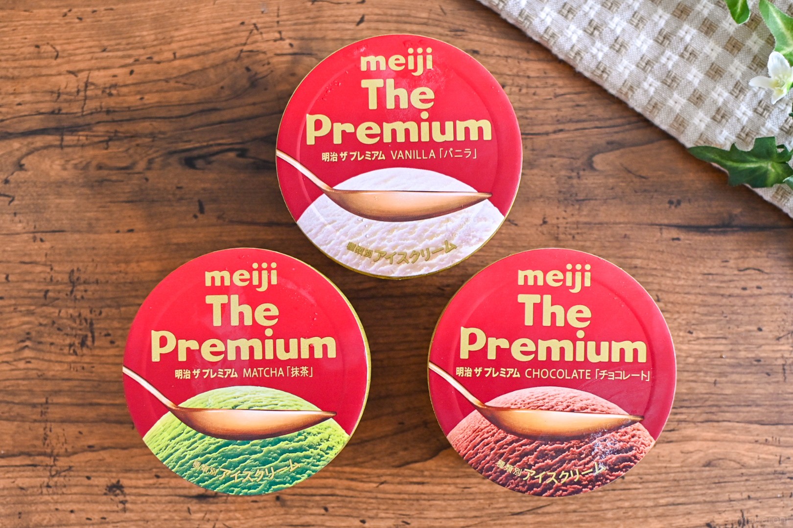 明治 The Premium」3種類を食べ比べ。「この味で大容量は贅沢すぎる