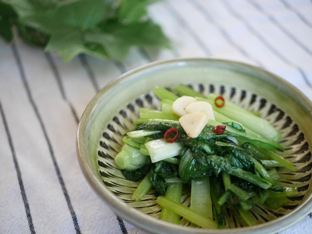 箸が止まらない！絶品「小松菜のにんにく炒め」の作り方 - macaroni