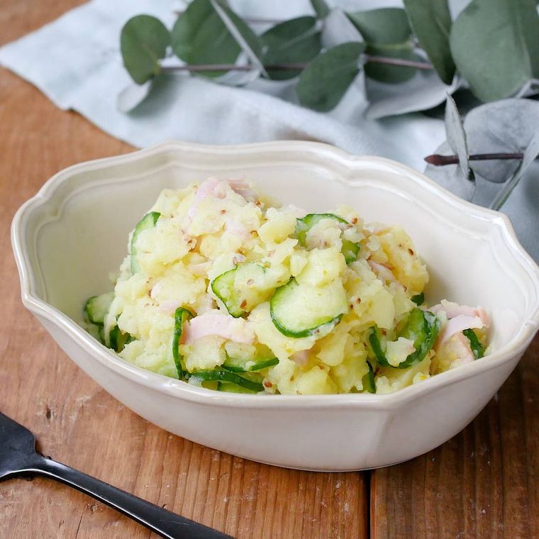 ハムときゅうりが入ったポテトサラダ