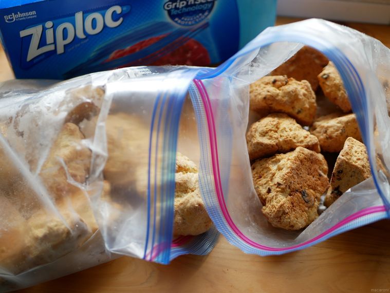 ジップ付き保存袋に入ったコストコアイリッシュスコーン2つ