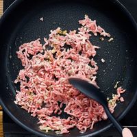 【作り方】ほうれん草とひき肉のオイスター炒め