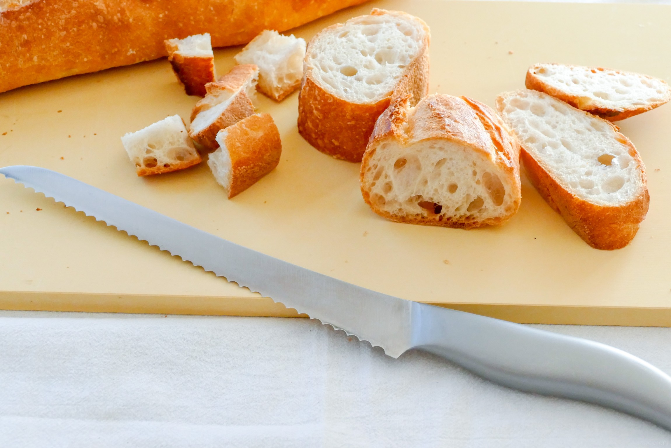 楽しみ広がる！フランスパンの切り方5種類。まるごと1本おいしく食べ
