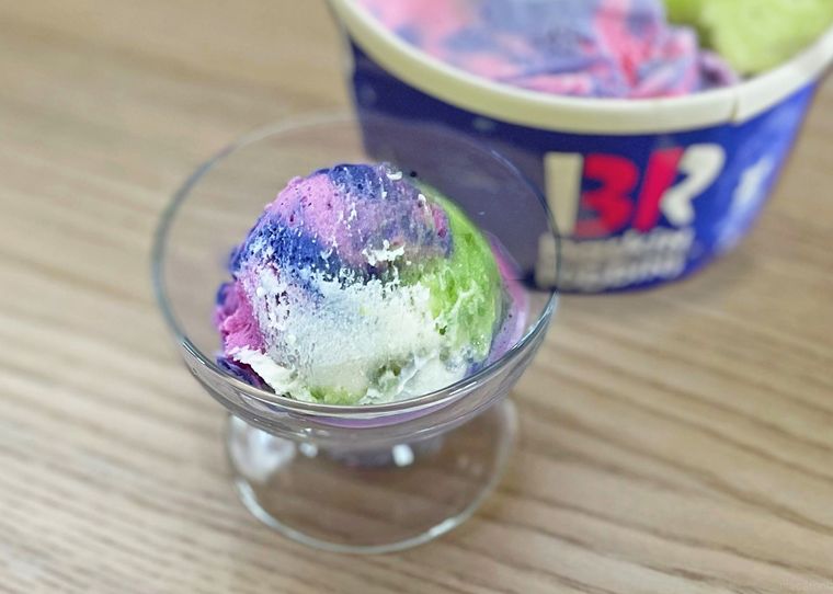 サーティワンのアイスを器に盛り付けた写真