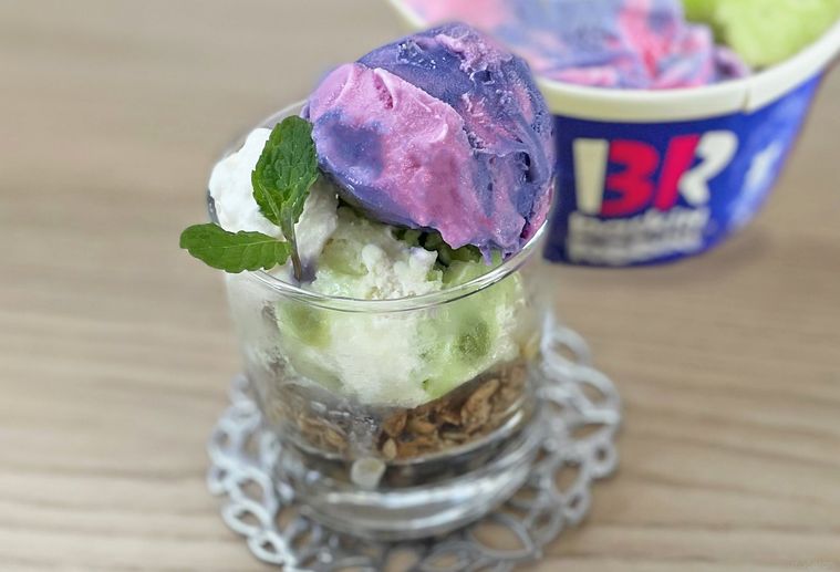 サーティワンのアイスをパフェ風に盛り付けた写真