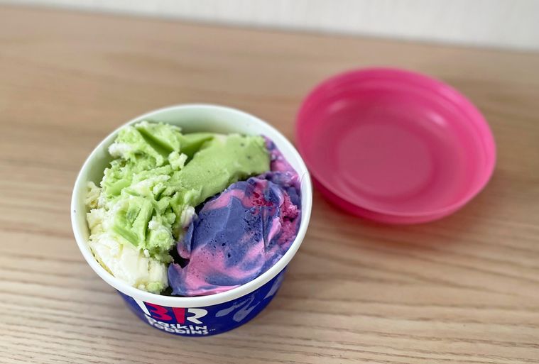 テーブルに置かれたサーティワンフレッシュパック ミニ