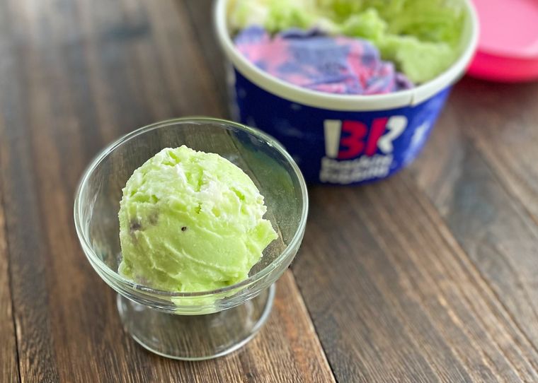 サーティワンのアイスを器に盛り付けた写真