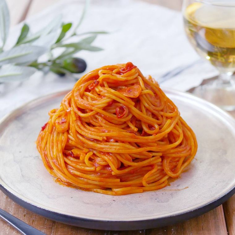 お皿に盛り付けられている暗殺者のパスタ