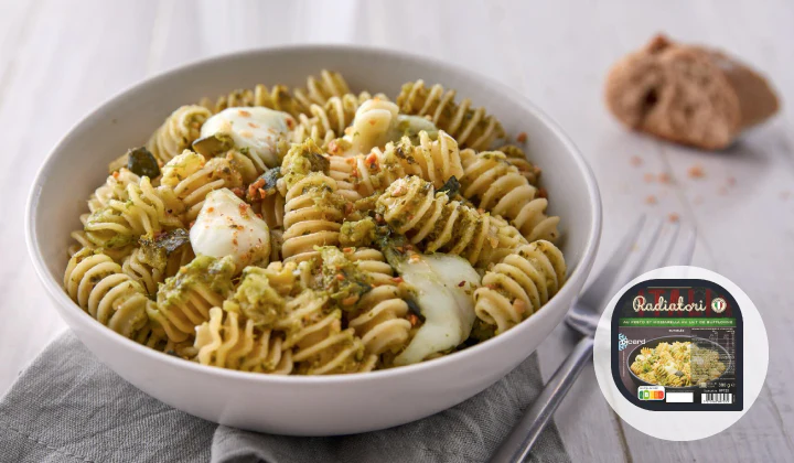 ペストソースと水牛のモッツァレラチーズのラディアトーリのイメージ