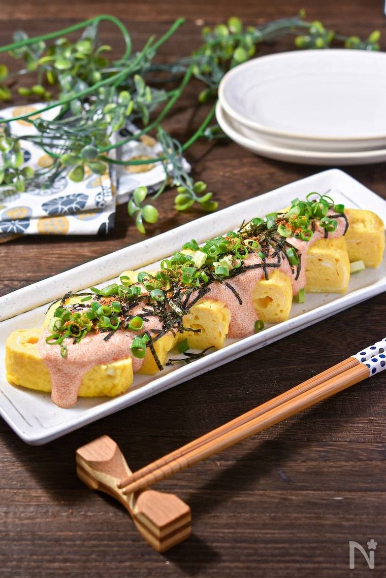 たらこソースや刻みのりがかかっただし巻き卵