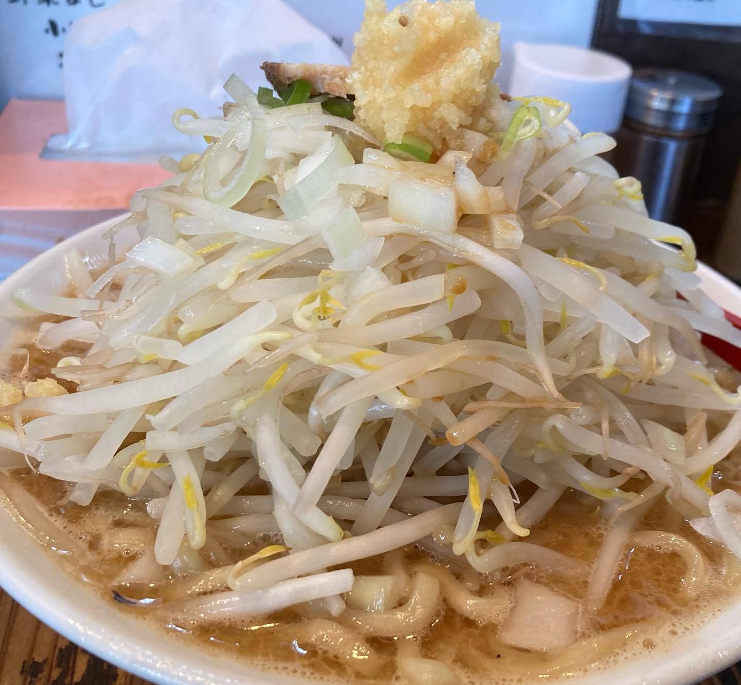 新宿 デカ 盛り