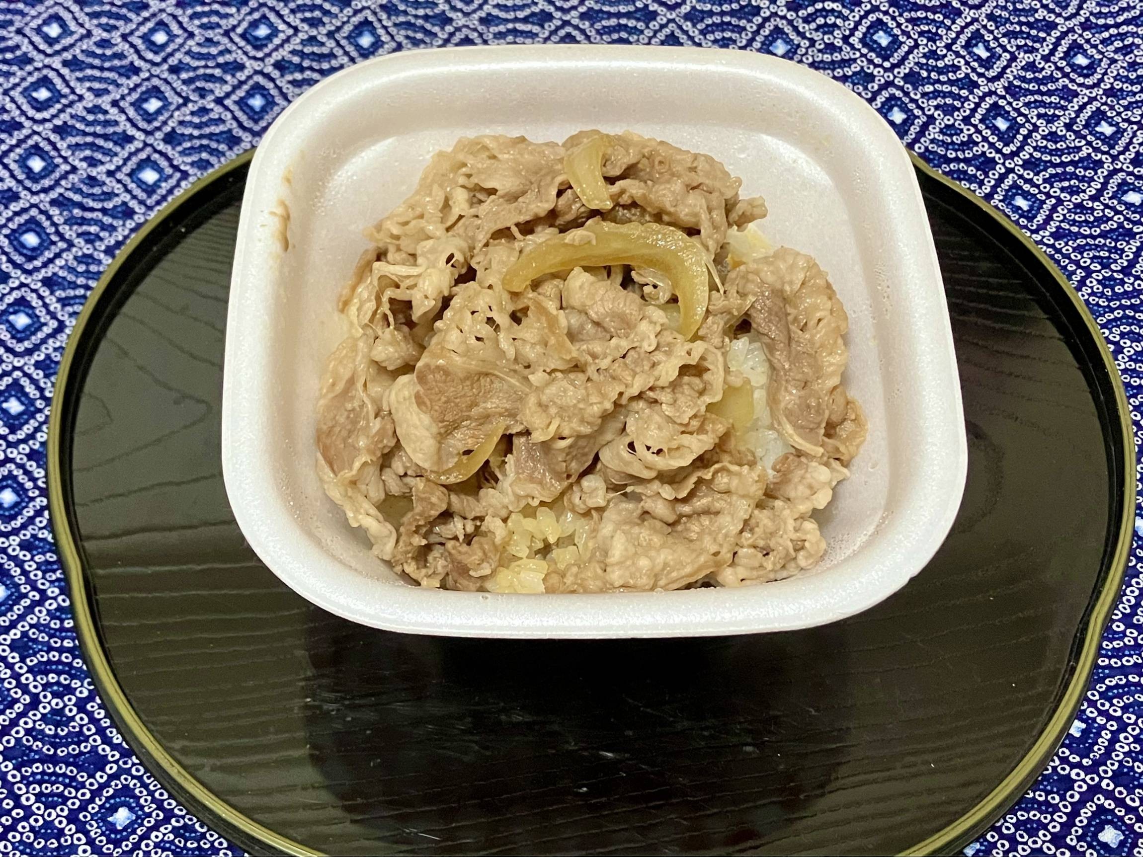 【徹底比較】すき家の牛丼ミニと並盛はどちらがコスパがいい？