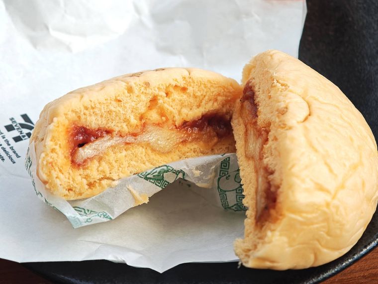 セブンイレブン うさぎのピザまんを割った様子