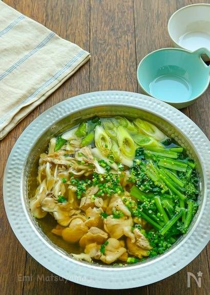 鶏と舞茸と小松菜の旨だし鍋と2人分の取り皿