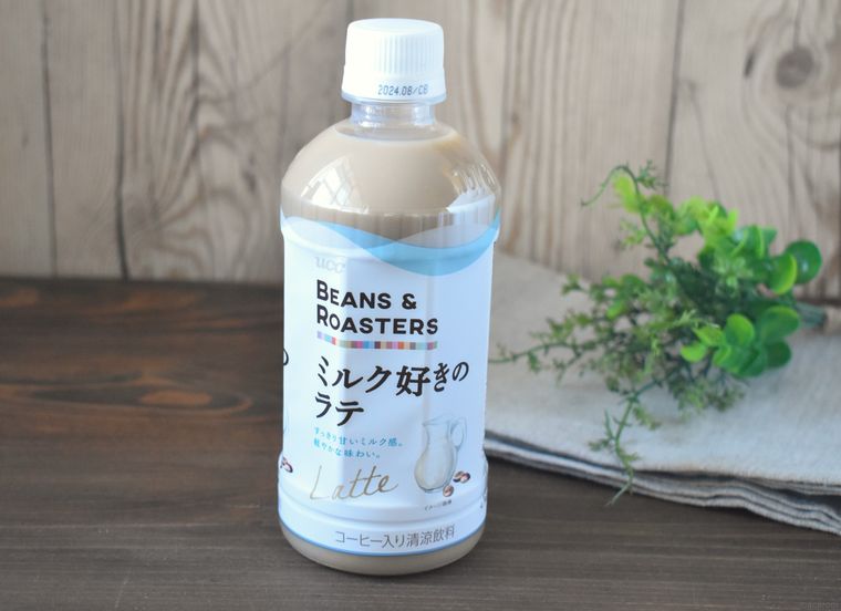 UCC BEANS＆ROASTERS ミルク好きのラテが置かれている