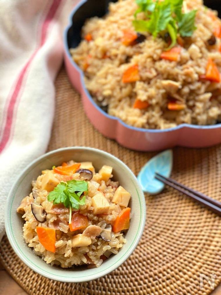 茶碗に盛られたお餅でもちもち本格中華おこわ