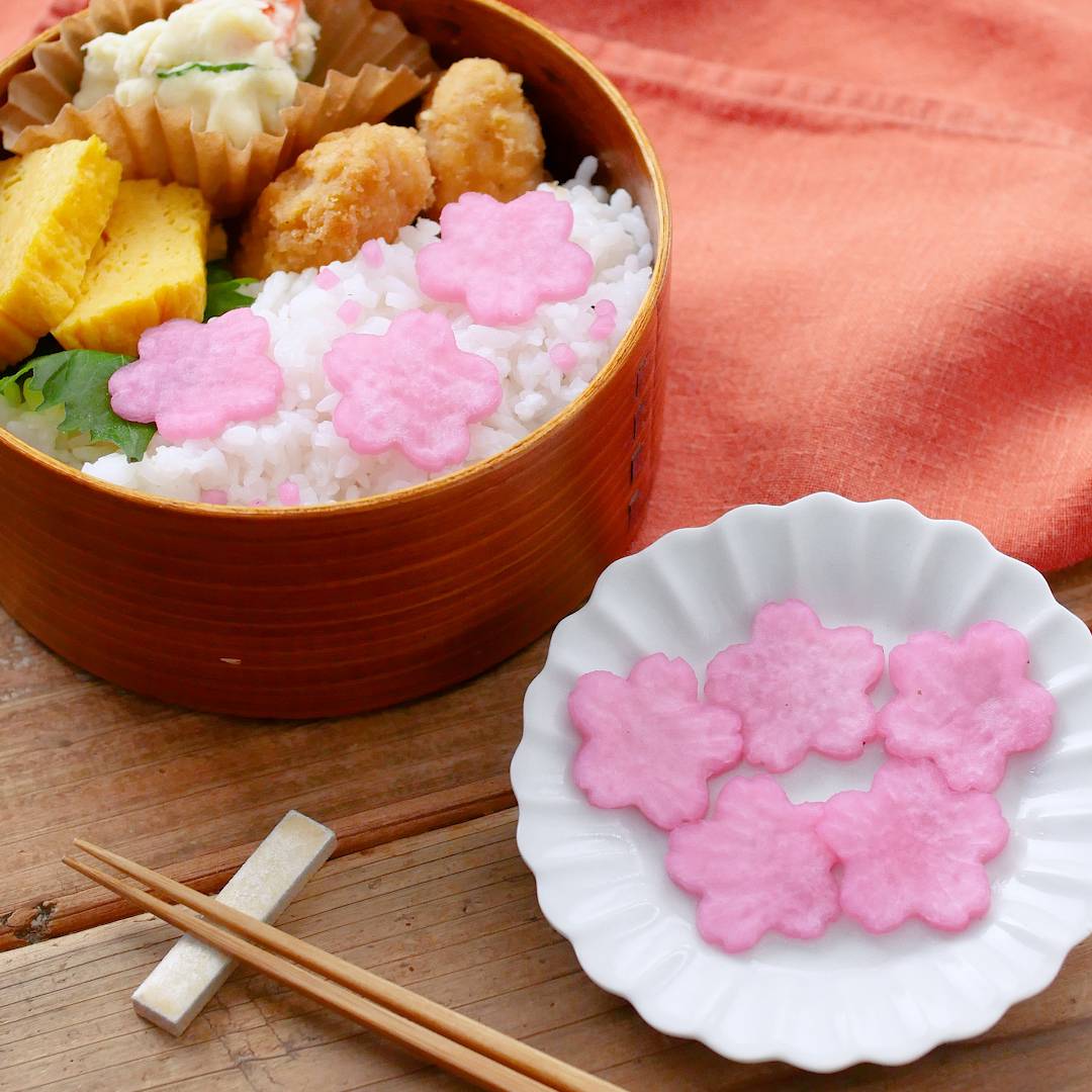 お弁当が華やかに！ゆかりで簡単 さくら大根 - macaroni